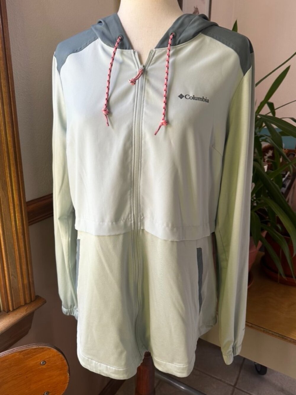 Columbia Vestavia Hills Full Sip Hooded Sun Protection Jacket, Like New, Large